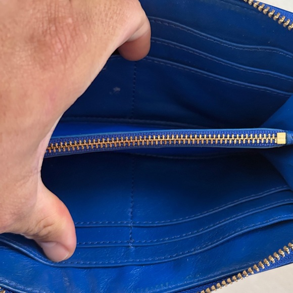 Tory Burch full zip wallet blue latent leather approx 7x4 - Picture 11 of 13